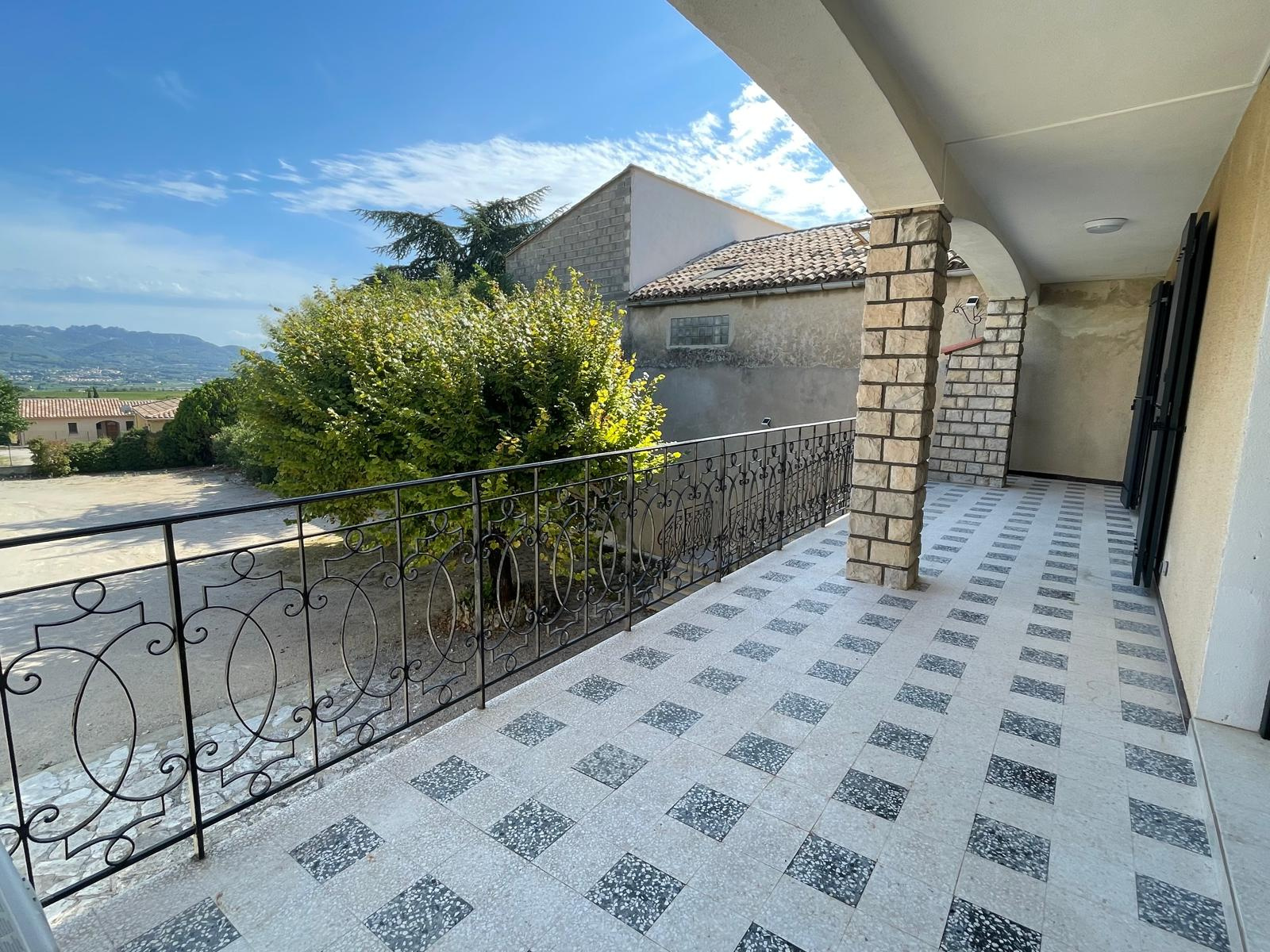 Appartement à louer à Rasteau, 114 m², 5 pièces – photo 1 sur 16